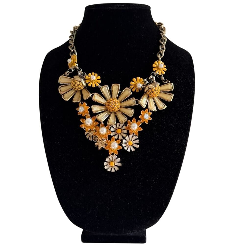 Betsey Johnson Daisy Necklace Yellow Floral Statement Bib Pearl Gold Tone